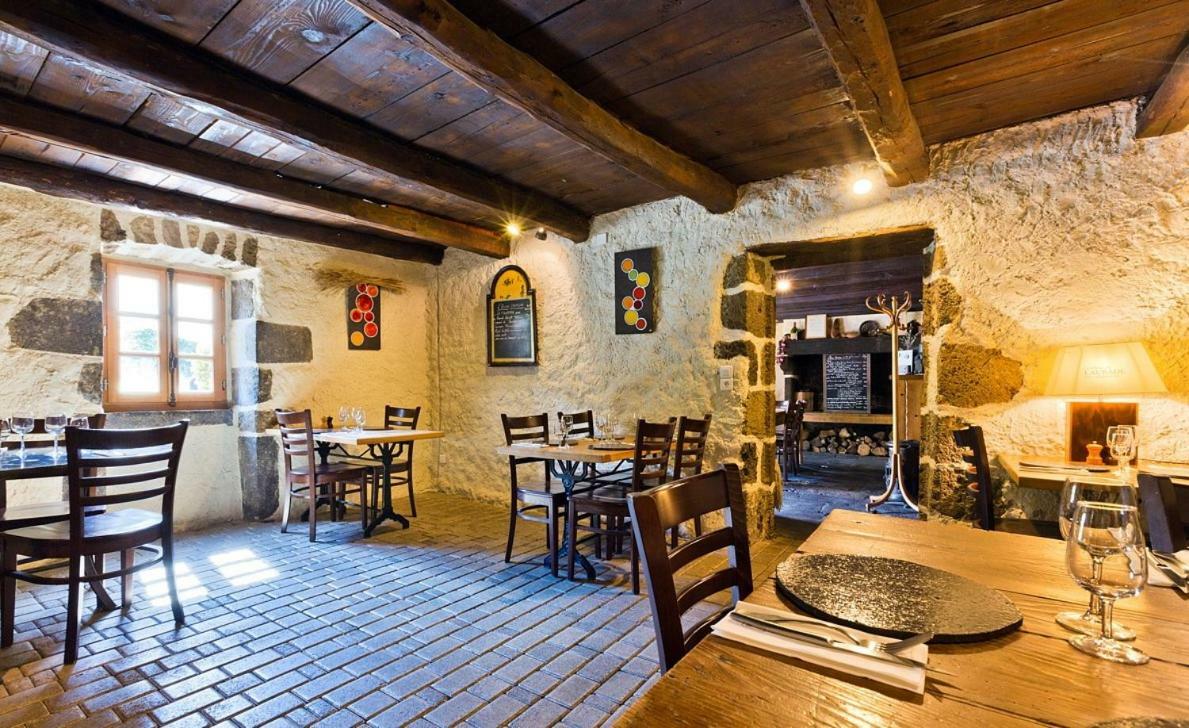 Hotel Auberge De La Moreno Saint-Genès-Champanelle Exterior foto